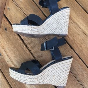 Vera Wang Simply Wedge Sandals Black 6.5M